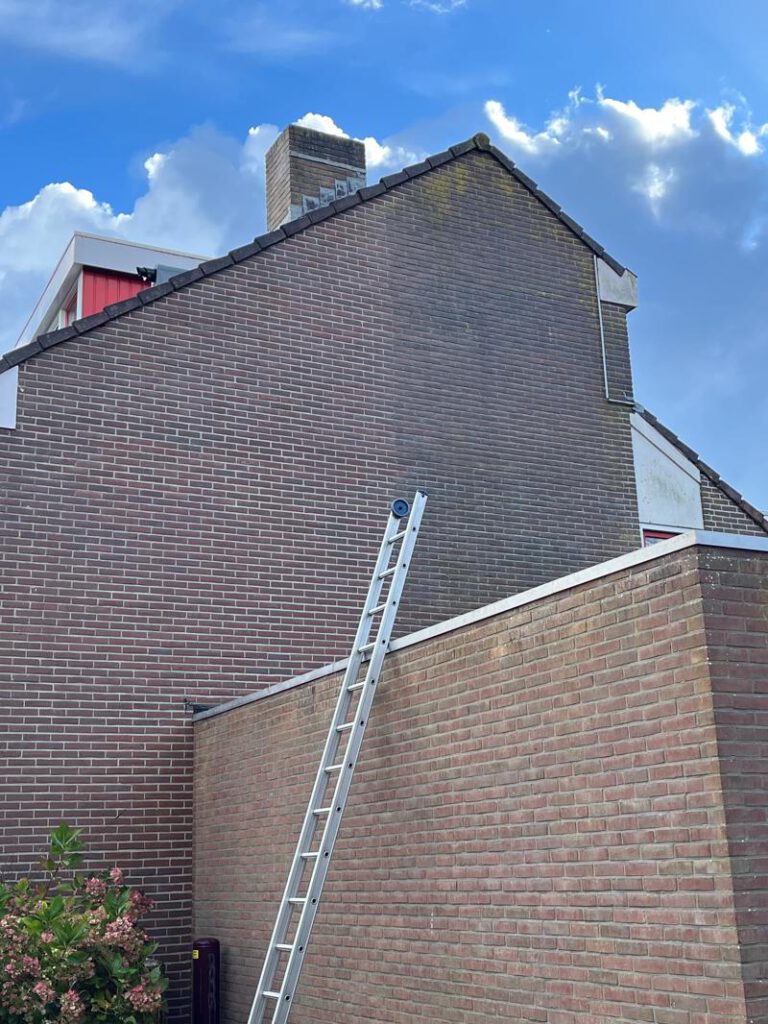 Dakkapel + boeidelen reinigen + gevelreiniging en dag later impregneren