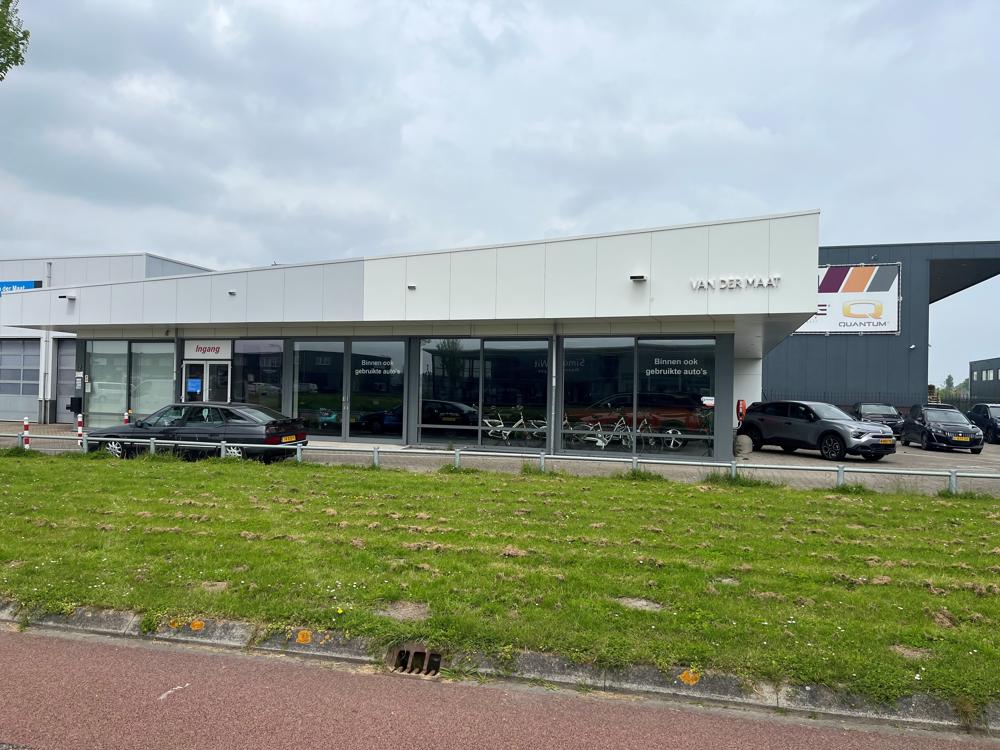 Hier het jaarlijks reinigen en spinnenbehandeling van de plaatstelijke citroen dealer uit Enkhuizen. 4