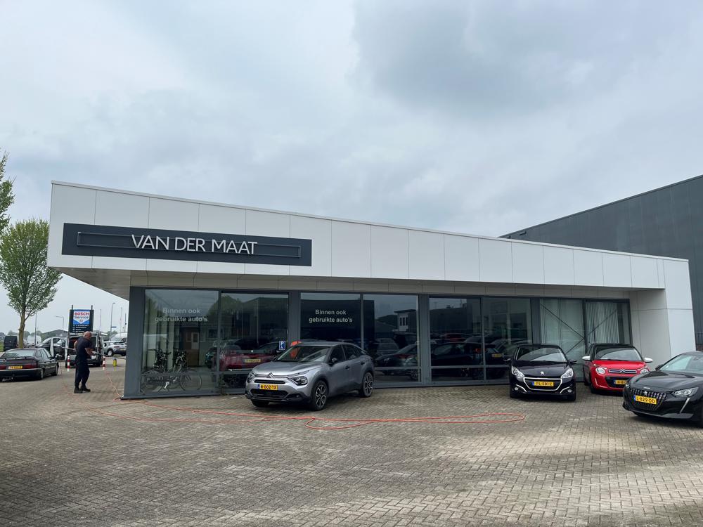 Hier het jaarlijks reinigen en spinnenbehandeling van de plaatstelijke citroen dealer uit Enkhuizen. 4