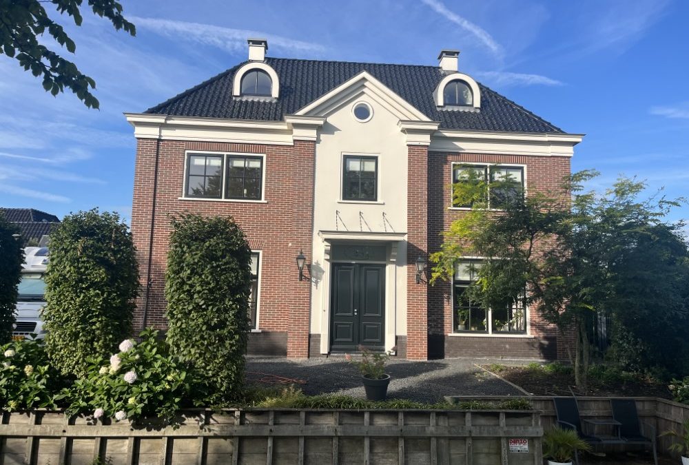 Villa houtwerk reinigen Hoorn