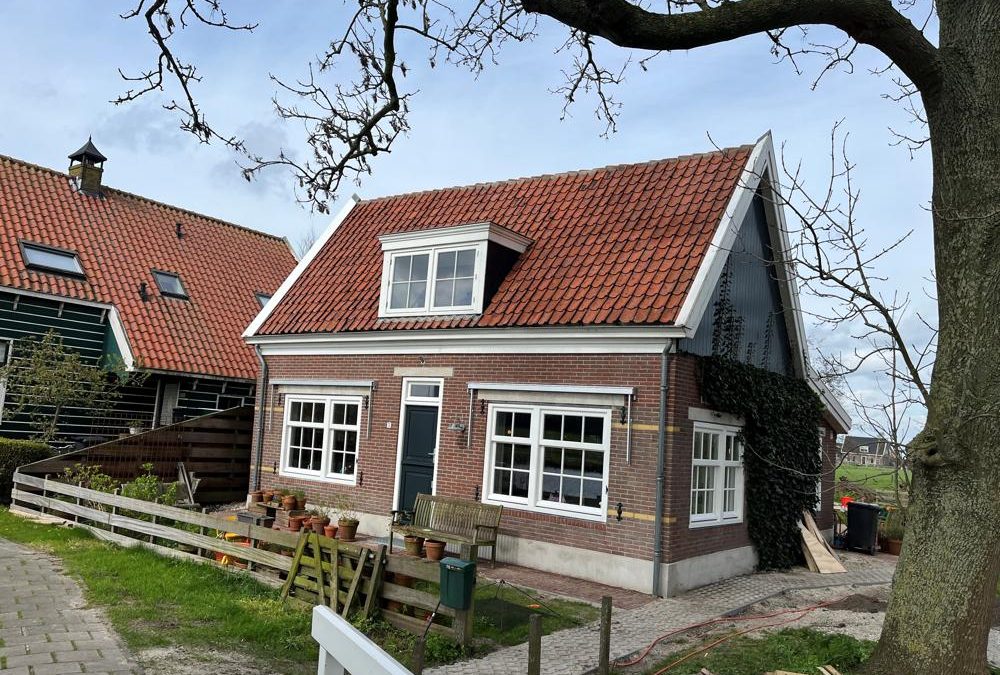 Dakpannen en gevel reinigen woning