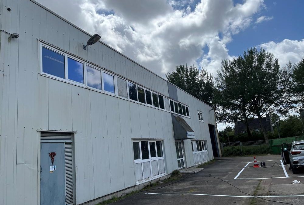Gevelreiniging bedrijfspand Holland Scherm