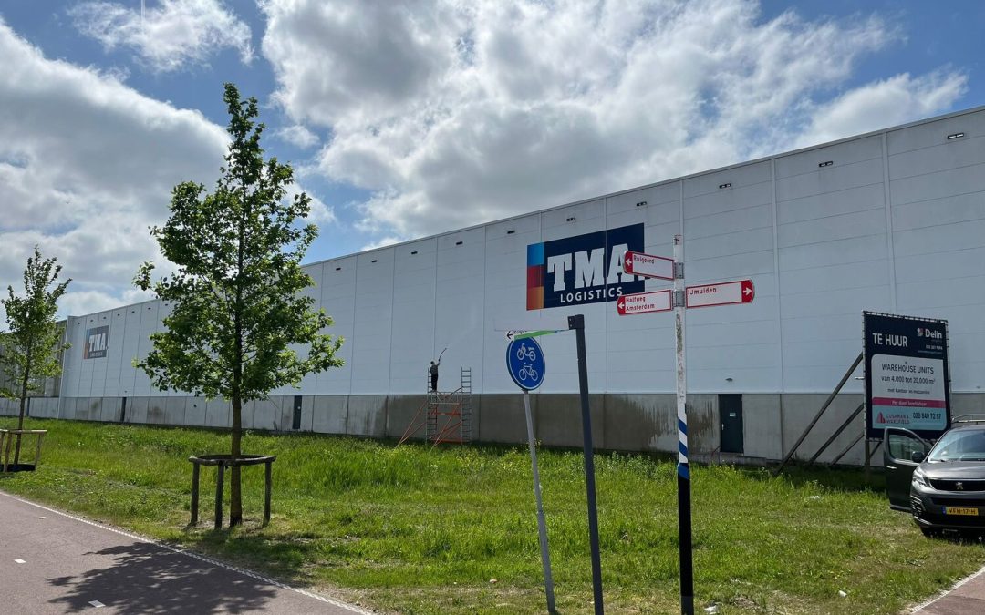 Frisse uitstraling voor TMA Logistics dankzij gevelreiniging van 4000 m²