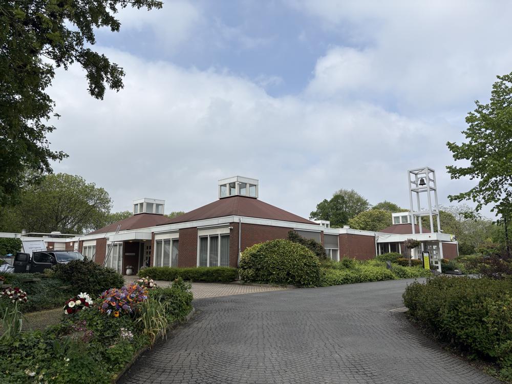 Na - Dakreiniging crematorium in Hoorn